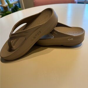 OOFOS Brown Comfort Sandals